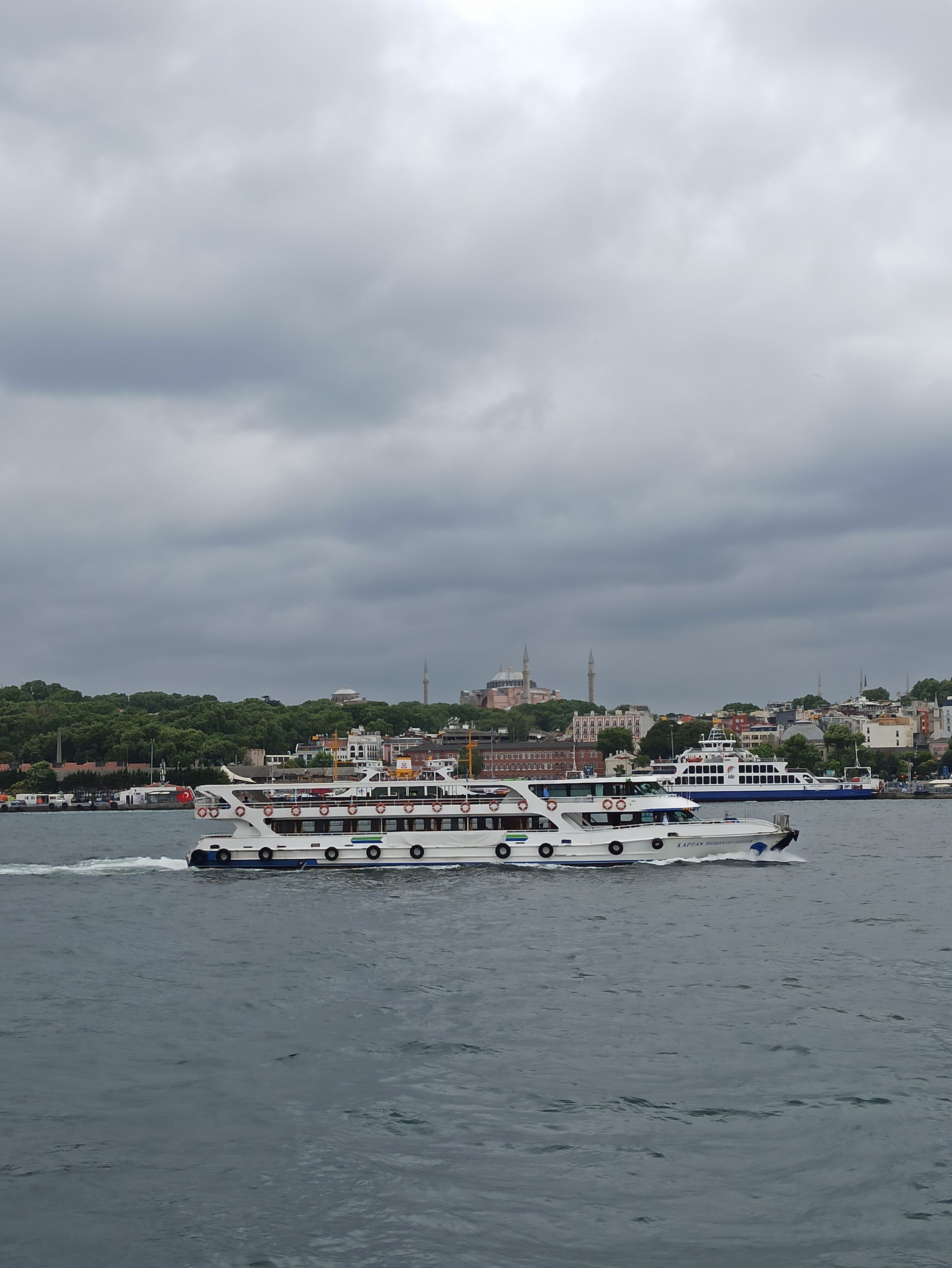 New York to London flight route - popular VPN test route